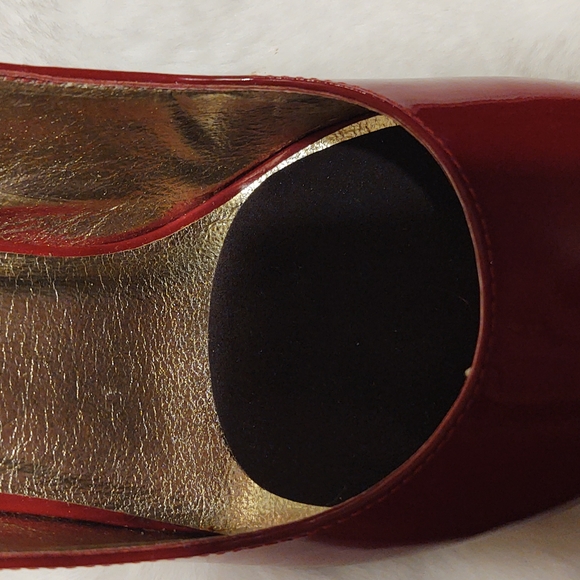 Steve Madden heels. Beautiful deep red patten leather with beige straps. - Picture 5 of 11